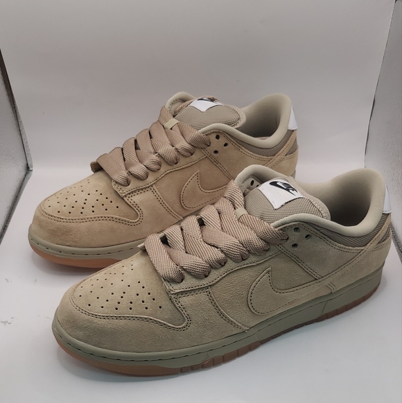 NEW Nike SB Dunk Low Pro B Sneakers - Parachute Beige Sz Men's 9 Women's 10.5